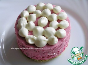 Фисташковое пирожное с брусничным семифреддо Фисташковое пирожное с брусничным семифреддо