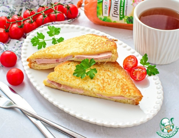 Французский сэндвич с колбасой Французский сэндвич с колбасой