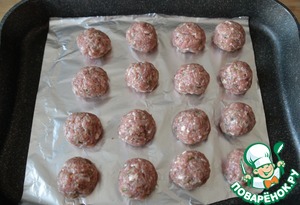 Фрикадельки из индейки в брусничном соусе Фрикадельки из индейки в брусничном соусе