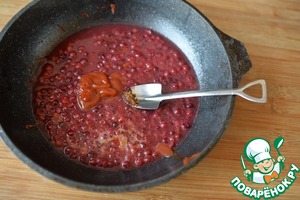 Фрикадельки из индейки в брусничном соусе Фрикадельки из индейки в брусничном соусе