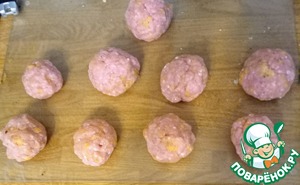 Фрикадельки с арахисовой подливой