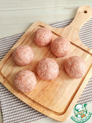 Фрикадельки с кускусом под сырным соусом