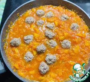 Фрикадельки в тыквенном соусом