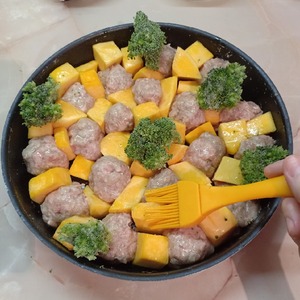 Фрикадельки, запеченные с тыквой Фрикадельки, запеченные с тыквой