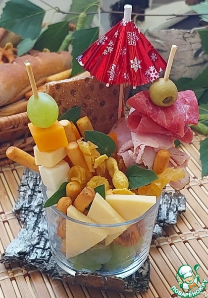 Фуршетный стаканчик "Фруктово-сырно-мясной"