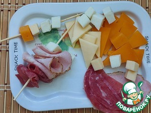 Фуршетный стаканчик "Фруктово-сырно-мясной"