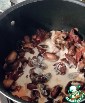 Фузилли с грибным соусом и шпинатом