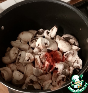 Фузилли с грибным соусом и шпинатом