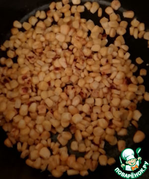 Фузилли с обжаренной кукурузой и креветками