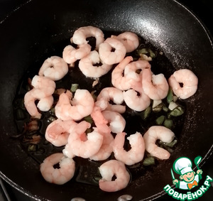 Фузилли с обжаренной кукурузой и креветками