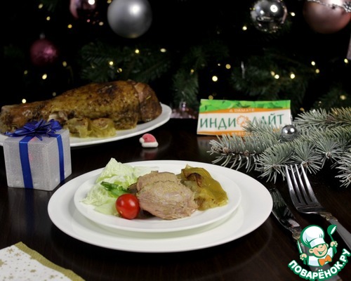 Голень индейки с яблоками Голень индейки с яблоками