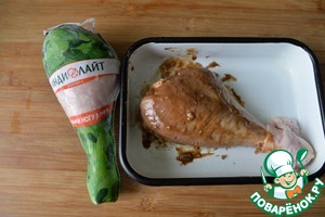 Голень индейки с картофелем в фольге Голень индейки с картофелем в фольге