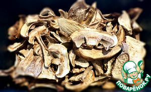 Голяшка говяжья томлёная с грибами в сливках