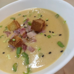 Гороховый крем-суп с копченостями