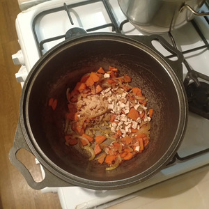 Гороховый крем-суп с копченостями