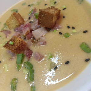 Гороховый крем-суп с копченостями