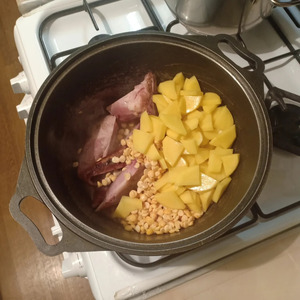 Гороховый крем-суп с копченостями