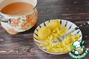 Гороховый суп с размятым картофелем