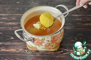 Гороховый суп с размятым картофелем