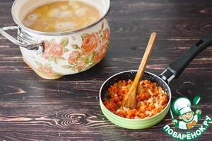 Гороховый суп с размятым картофелем