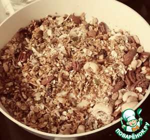 Гранола с медом, соевым соусом, орехами