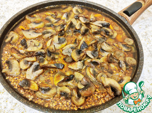 Гречка по-купечески с индейкой и грибами