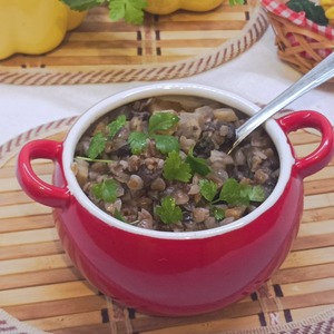 Гречневая каша с грибами и сельдереем