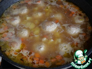 Густая похлёбка с фрикадельками и шпинатом Густая похлёбка с фрикадельками и шпинатом