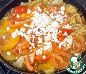 Хаш с картофелем, фетой и яйцом Хаш с картофелем, фетой и яйцом