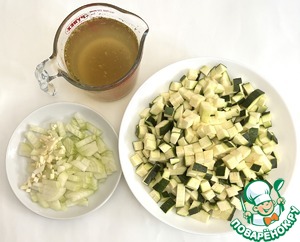 Холодный суп из цуккини и горошка Холодный суп из цуккини и горошка