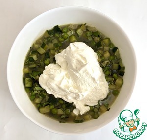 Холодный суп из цуккини и горошка Холодный суп из цуккини и горошка