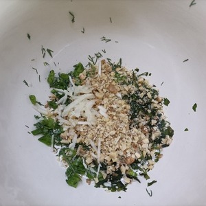 Холодный зеленый суп с орехами Холодный зеленый суп с орехами