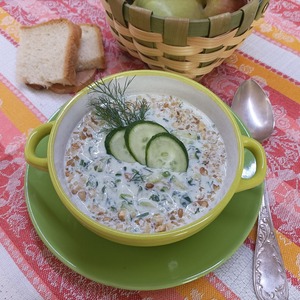 Холодный зеленый суп с орехами Холодный зеленый суп с орехами