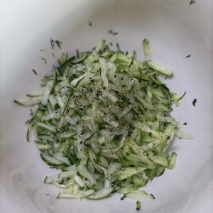 Холодный зеленый суп с орехами Холодный зеленый суп с орехами