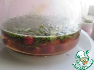 Хвойный чай с мятой и малиной Хвойный чай с мятой и малиной