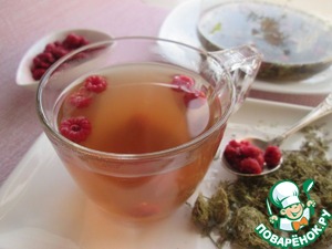 Хвойный чай с мятой и малиной Хвойный чай с мятой и малиной