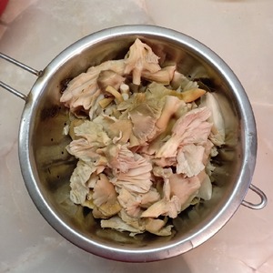 Икра грибная из вешенок с чесноком Икра грибная из вешенок с чесноком