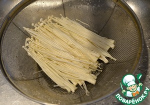 Индейка с грибами эноки Индейка с грибами эноки