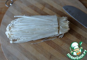 Индейка с грибами эноки Индейка с грибами эноки