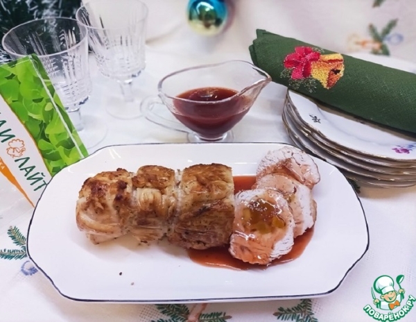 Индейка с яблоками и соусом Индейка с яблоками и соусом