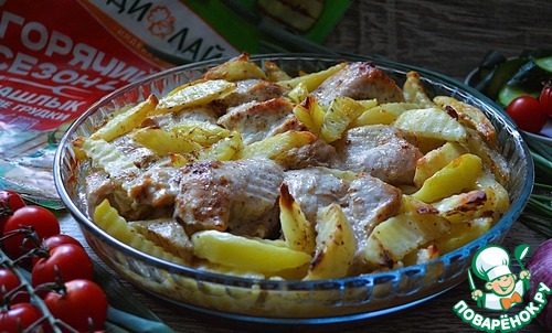 Индейка в маринаде запечённая с картофелем Индейка в маринаде запечённая с картофелем