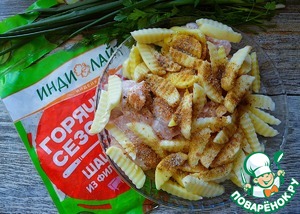 Индейка в маринаде запечённая с картофелем Индейка в маринаде запечённая с картофелем