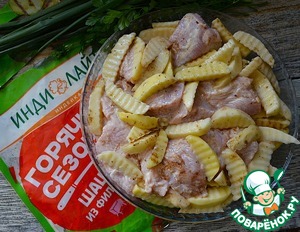 Индейка в маринаде запечённая с картофелем Индейка в маринаде запечённая с картофелем