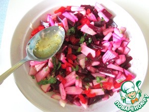 Яблочно-свекольный салат с маринованным перцем Яблочно-свекольный салат с маринованным перцем