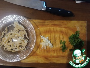 Яичная лапша с кальмаром и овощами Яичная лапша с кальмаром и овощами