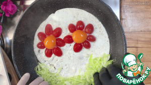 Яичница в форме цветка Яичница в форме цветка