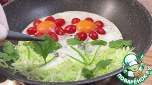 Яичница в форме цветка Яичница в форме цветка