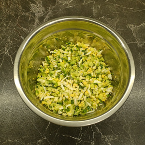 Яичный салат с огурцом и сельдереем Яичный салат с огурцом и сельдереем