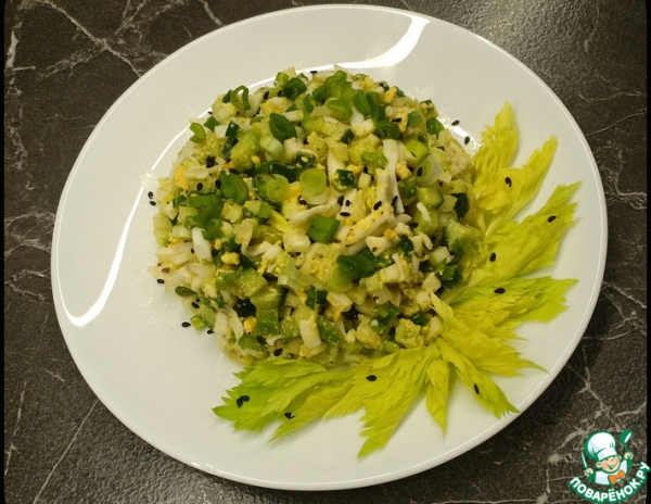 Яичный салат с огурцом и сельдереем Яичный салат с огурцом и сельдереем
