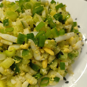 Яичный салат с огурцом и сельдереем Яичный салат с огурцом и сельдереем